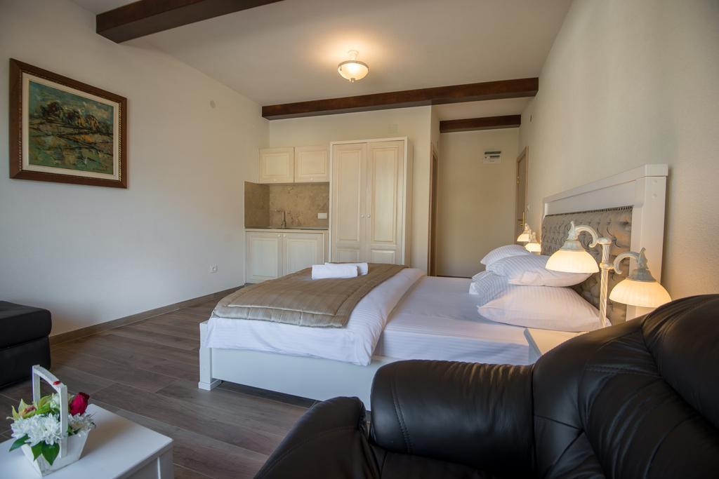 Apartments Marija Risan Exterior photo